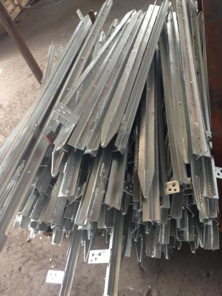 Low Carbon Steel Metal Fence Accessories / Metal Ground Spikes For Fence