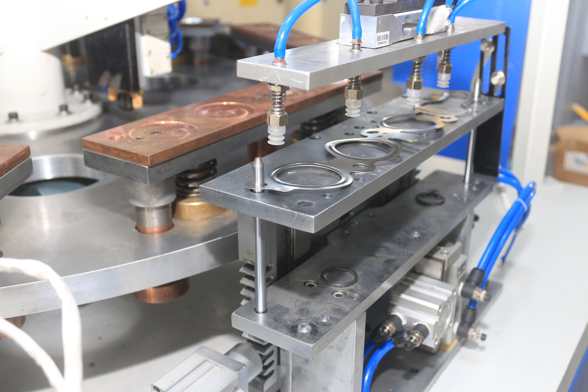 Точность управлением сварочного аппарата автоматной сварки прокладки мотора высокая с роторной платформой