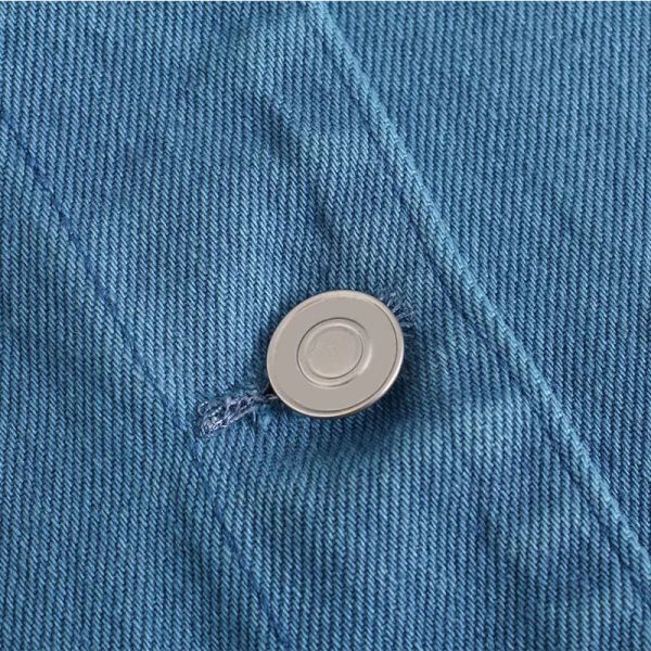 Фабрика подгоняла одиночную куртку джинсовой ткани урожая Breasted сладкую темно-синую