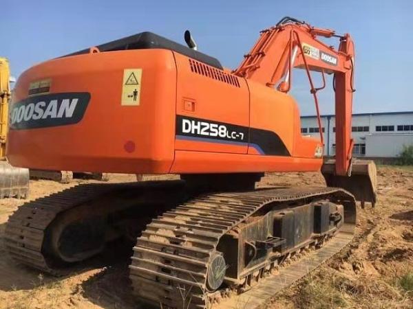 A garra coreana DH300-7 do triturador do tipo usou a máquina escavadora de Doosan