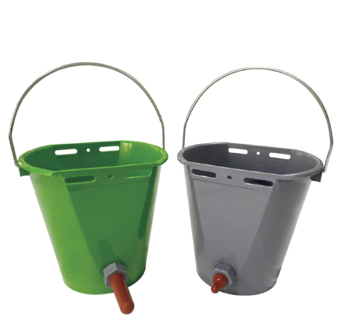 Portable 8L Capacity Multi Teat Lamb Feeding Bucket with Metal Handle for Sheep and Livestock