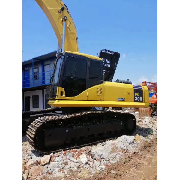 Excavadora usada komatsu pc300 -7 Excavadora com horas de trabalho 0-2000 e capacidade de combustível 100-500 litros
