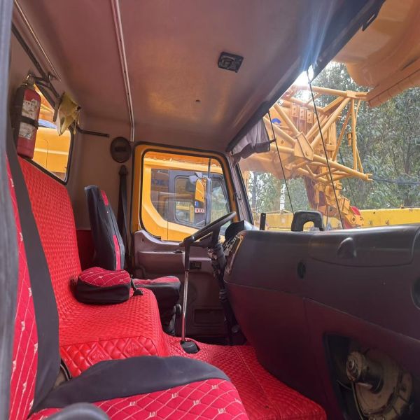 50T Hydraulic Old Crane Truck QY50K-II XCMG Mobile Crane