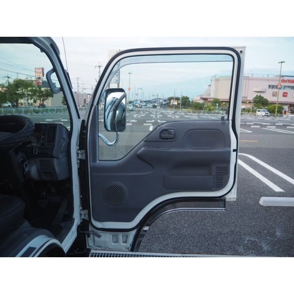 Isuzu Elf Truck 2 Ton Wide Long Low Floor MT Load Size 430/207/38 ETC Aluminum Block Hill Start Assist Leveler Rearview Camera1Spare Tire 2Ton Base 2Ton Car Mission Manual MT Mounting Flat Car 6 Speed