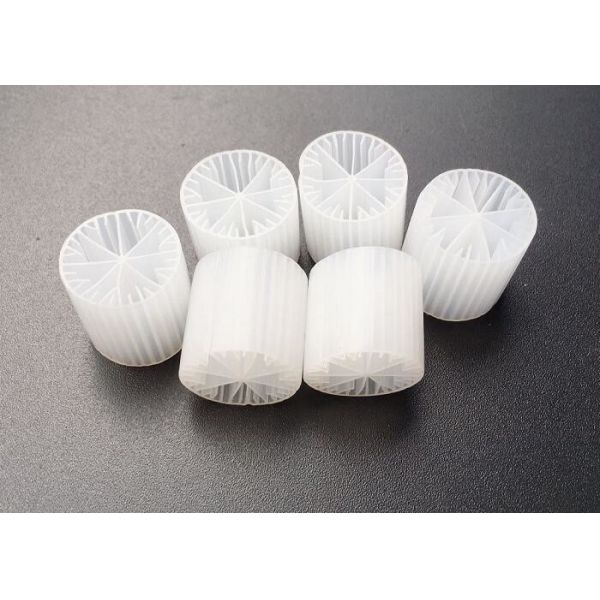 Medios del tratamiento de aguas del reactor de cama móvil 15*15m m MBBR bio para el tanque anaerobio