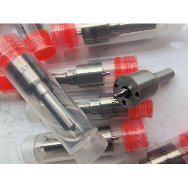 Auto Engine Spare Parts Injector Nozzle Denso Genuine Quality OEM DLLA153P885