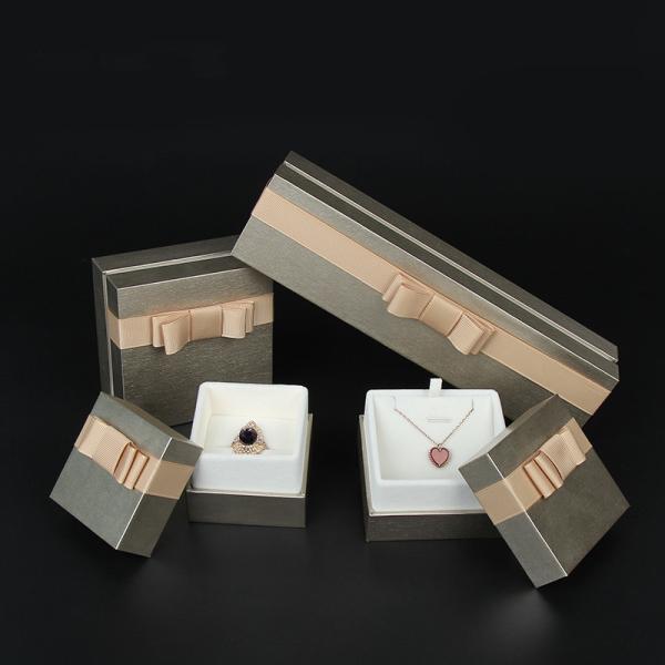 Flip Top Ivory Jewelry Gift Box Foam Inserts Lead Free For Ring Pendant