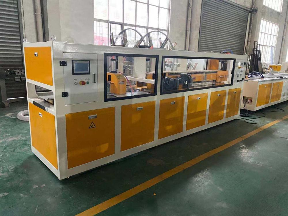 4 Profile Extrusion Haul Off Cutting2 350 кг/ч ПВК линия экструзионной прокладки оконного профиля SUS304 для пластика
