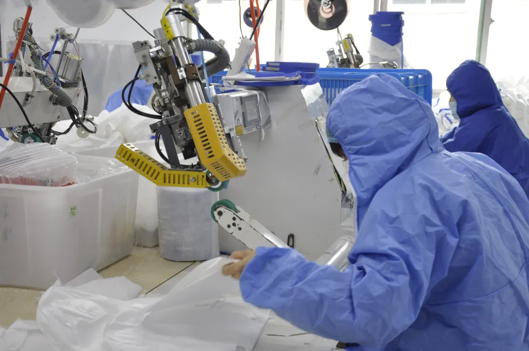 Isolation Surgical Disposable Protective Suit Non Woven Lightweight Clothing