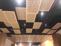 Carreaux de plafond en bois, panneaux de mur acoustiques rainurés, panneaux d'isolation acoustique