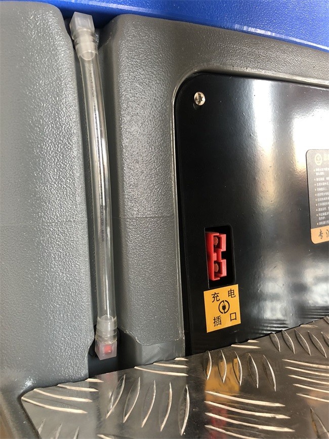 48Volt автоматизировало машину HT750 автоматического пола скруббера пола очищая