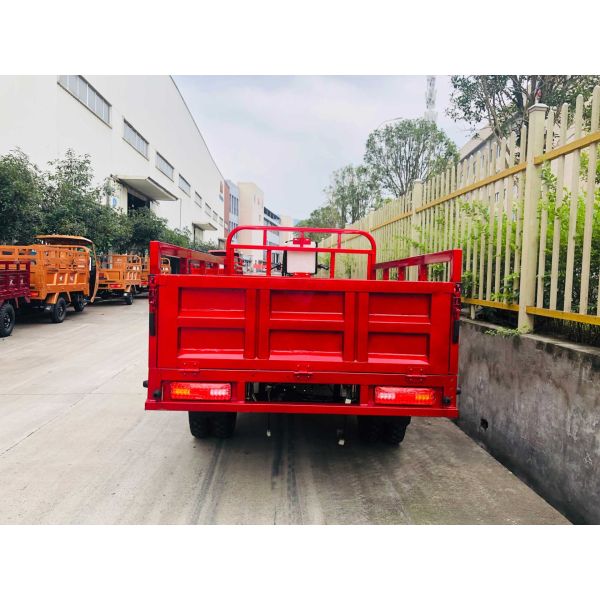 Tipo de conducción motorizada Triciclo motorizado de carga chino para el comercio de artículos en Marruecos