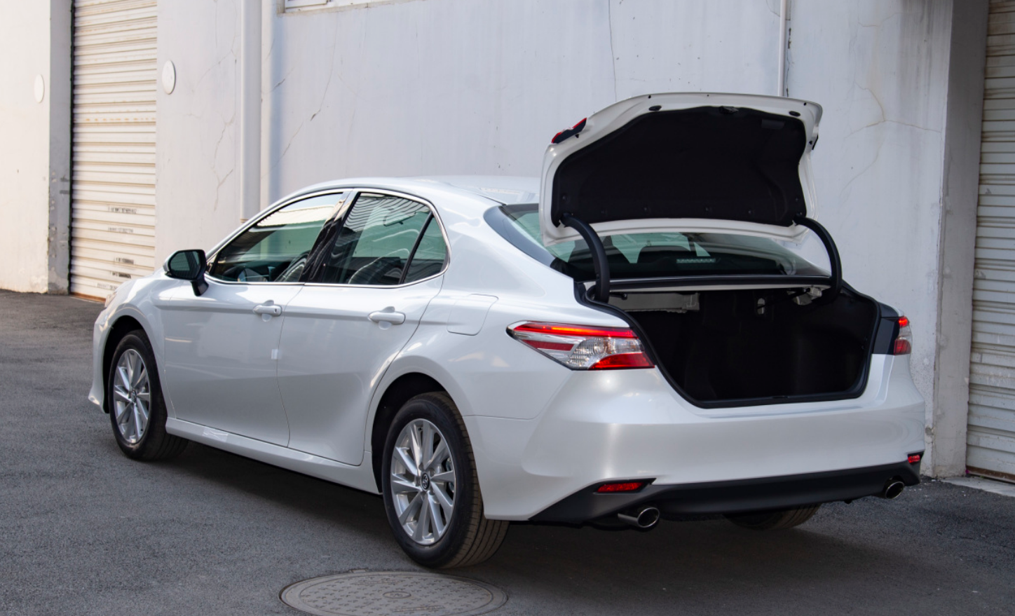 Naturally aspirated 2023 2024 To-yota C-amry 2.0 L 177 horsepower Hybrid car made in 0km used cars to-yota and with a