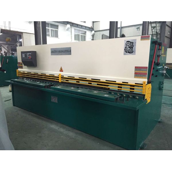 QC12Y series CNC shearing machine, shearing thickness 4mm - 32mm