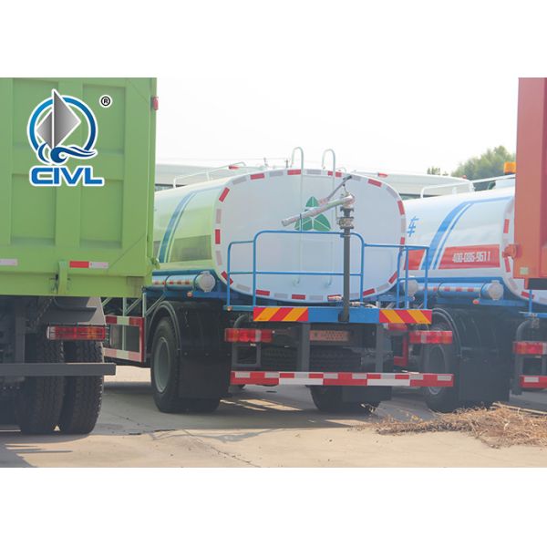 Sinotruck  4CBM Water Tank Truck Sprinkler Truck 95HP Engine Injection Range 45M