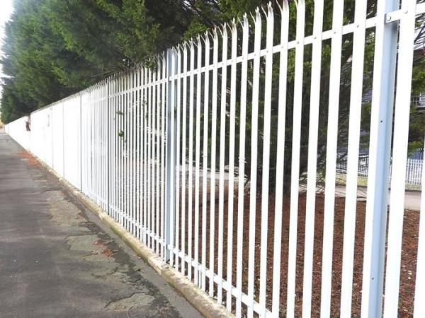 Pulverize a cerca de piquete tubular do trilho Q235 3 revestido