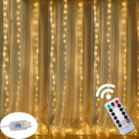 A corda feericamente do Natal a pilhas ilumina a decoração interna