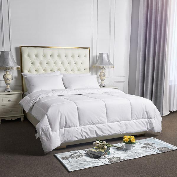Luxury Custom Lightweight Down Duvet , 100% Cotton Patchwork Quilt Inner Hotel Duvet