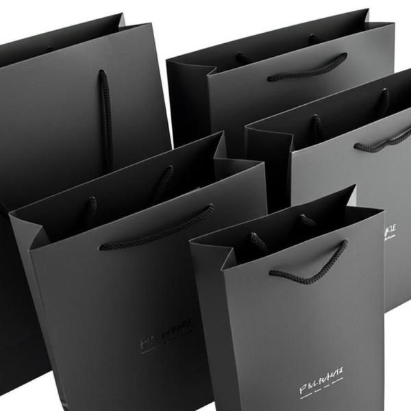 Boîte cadeau écologique personnalisée avec en relief et stratification brillante