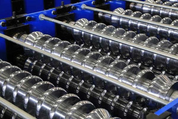 Rolo de aço ondulado do painel que forma a máquina, rolo 12-18m/Min anterior da armação de aço
