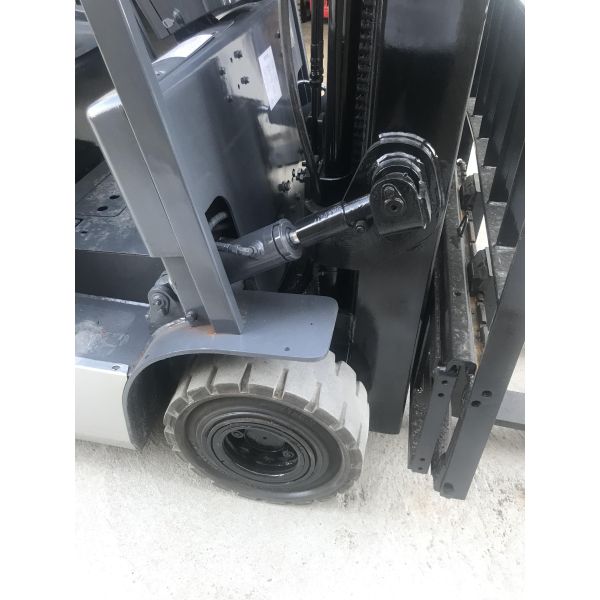 Camión de montacargas eléctrico TCM usado 2.5 toneladas 3 toneladas 3.5 toneladas 5 toneladas de motor diesel