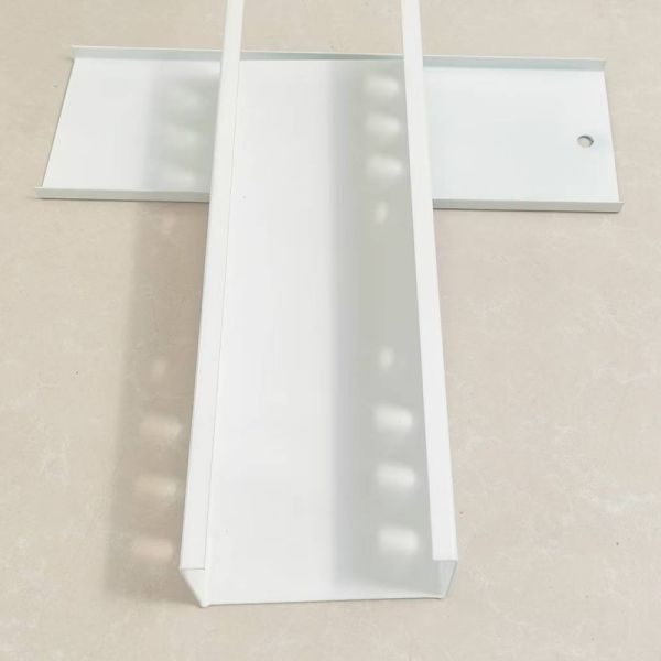 Plateaux de câbles électriques en acier galvanisé à chaud en poudre recouverts de 2 à 8 m