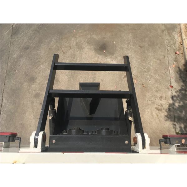 3000L Asphalt Slurry Seal Truck With 8m3 Aggregate Bin / Road Construction Trucks