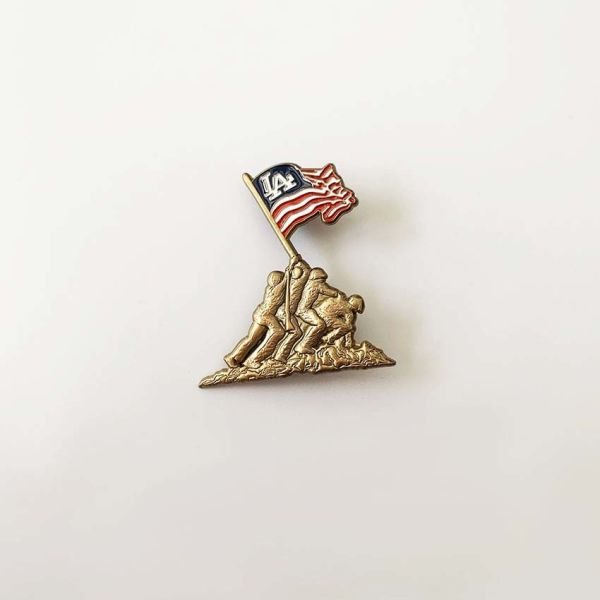 Custom 2D/3D Design Lapel Pins with Customer Size and Custom Color Options for Branding and Events