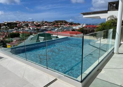 Modern Interior Glass Railing Balcony / Tempered Glass And Aluminum Deck Railing Customized Size Aluminium Decking Balustrade