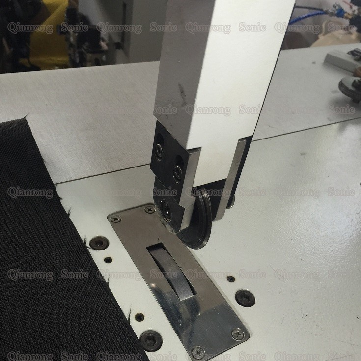 Высокочастотная ультразвуковая не сплетенная машина запечатывания сумки