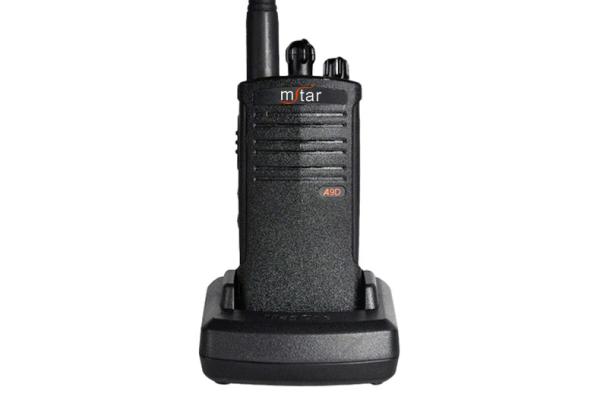 Radio numérique bidirectionnelle A9D IP54 étanche à l'eau et à la poussière commutation numérique analogique longue portée walkie-talkie