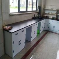 Bancos de parede de laboratório polidos modernos para uso em laboratório