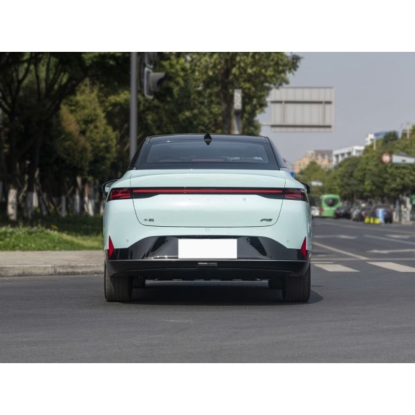 Электротранспорт компакта P5 Xpeng умной энергии автомобилей седана EV новой белый