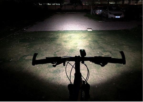 Power bank function bike lights front and back, brightest bike light