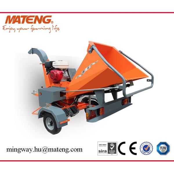 Honda engine 13hp wood chipper, 360 degree rotating discharge chute with quick hitch draw bar