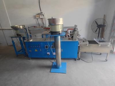 Máquina de procesamiento de tornillos totalmente automática para la adhesión de hilos antiaflojamiento