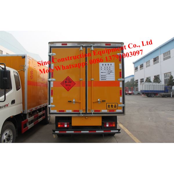 Sinotruk 4x2 5t  Mixed Emulsion Explosive Truck For Civil Underground Site