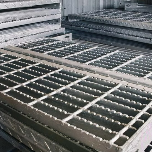 Hot Dipped Galvanized Steel Bar Grating with High Strength and Serrated Surface for Heavy Duty Applications