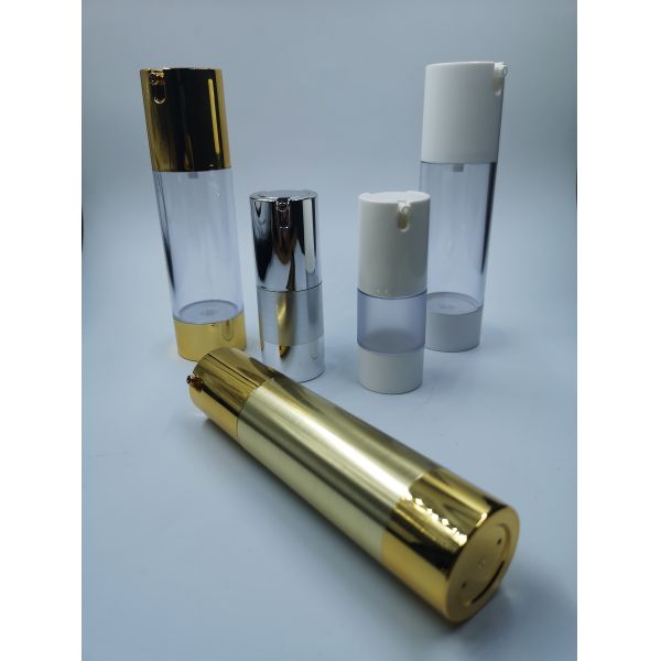 Особенным лосьона изготовителя заботы кожи вакуума 15ml 30ml 50ml замороженная золотом бутылка насоса серебряного chambercosmetic безвоздушная