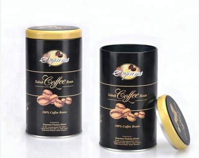 O metal redondo gravou o café alto Tin Cans Outside White Lacquer