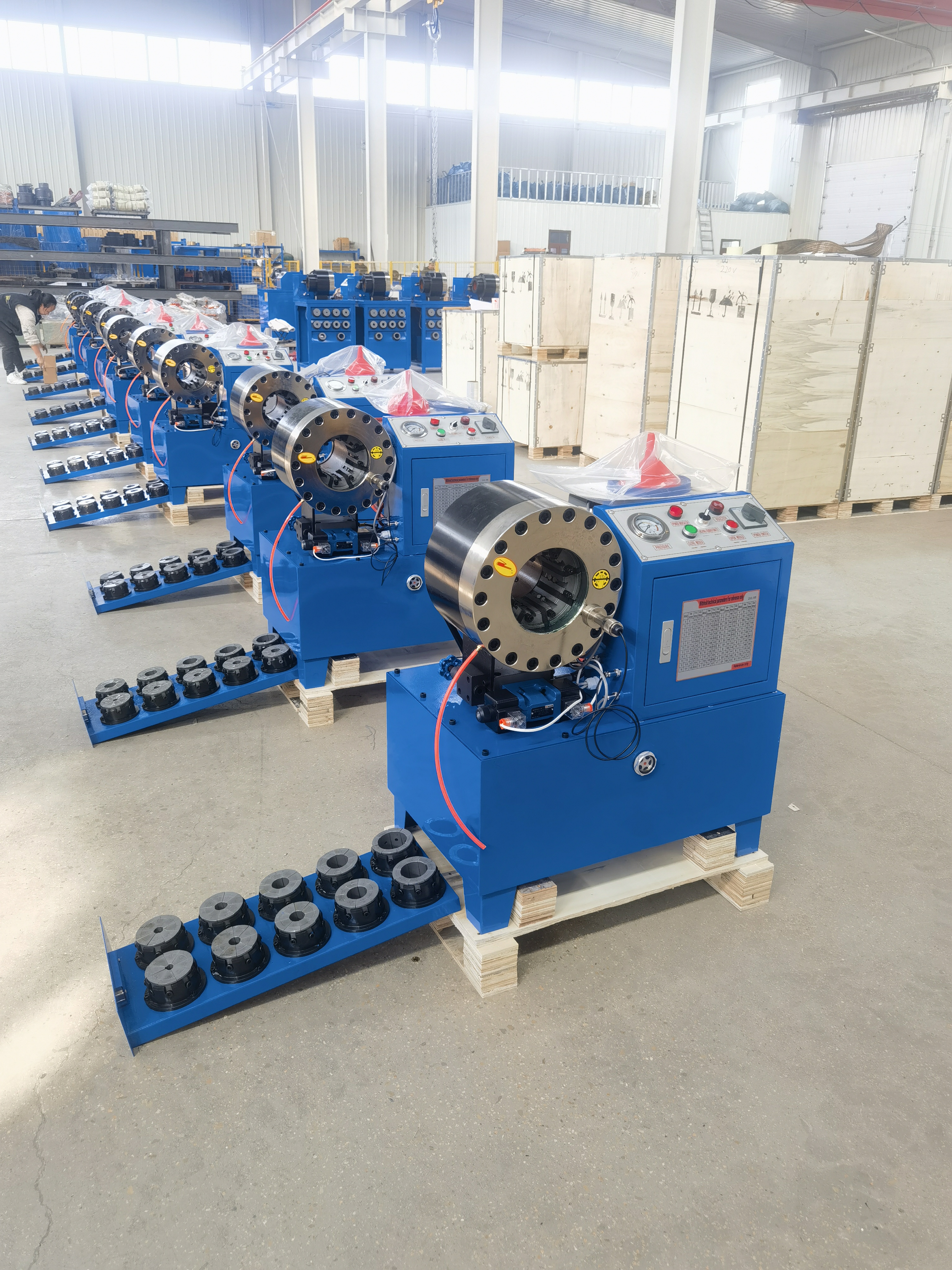 передовая технология машины DX68 шланга гидросистемы 600T 3KW гофрируя