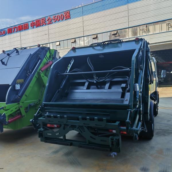 Sinotruck Howo Benne basculante droite Robuste Camion poubelle compacteur