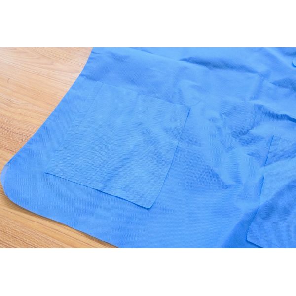 Robe chirurgicale SMS respirante à col en V et à col rond 35gsm-70gsm Ensembles