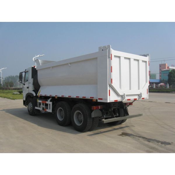 Customer's Request HOWO A7 25 tons 18cbm 371hp length euro 2 emission right hand drive 6X4 A7 dump truck  Sand transportation