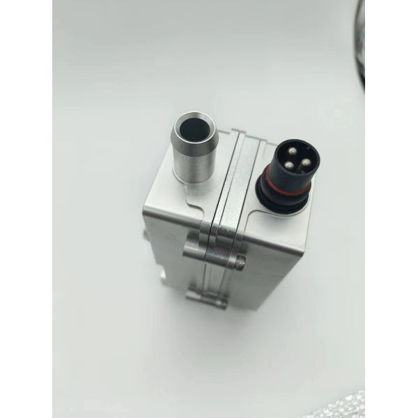 1.5KW Car Coolant Preheater Aluminum Alloy Material 1 Year Warranty