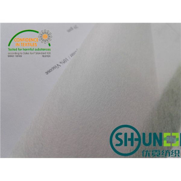 Non сплетенная вискоза смешанная полиэфиром шьет в Interlining для Garments1000-1