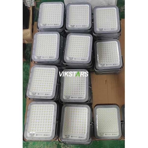 Battery Replaceblae 60w 100w 200W 300w Solar Flood Lights With PC Lens