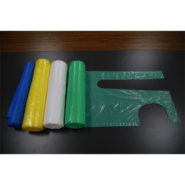 Customized Size Disposable Polythene Aprons Flat Packing Or On Roll Packing