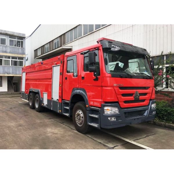 Versatile Fire Truck With Foam And Dry Powder Firefighting Systems