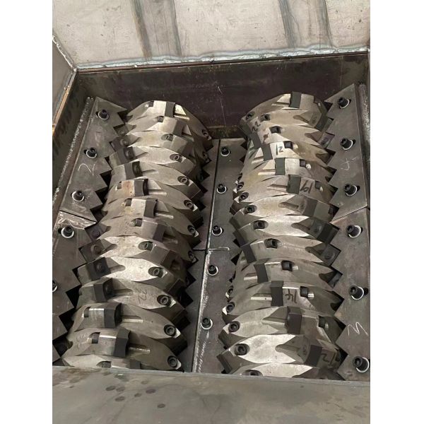 Multifunctional Waste Rubber Shredder Machine for Soft Rubber Products and Double Hob